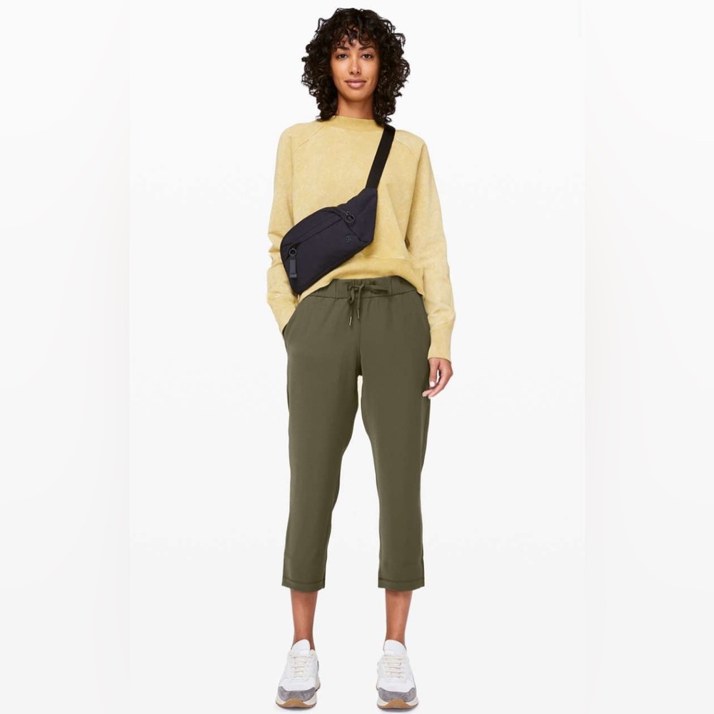 Lululemon On the Fly Crop Woven 23"
Dark Olive women’s size 8